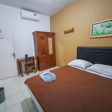 Syafa Homestay Syariah Mitra Reddoorz Tuban  Экстерьер фото