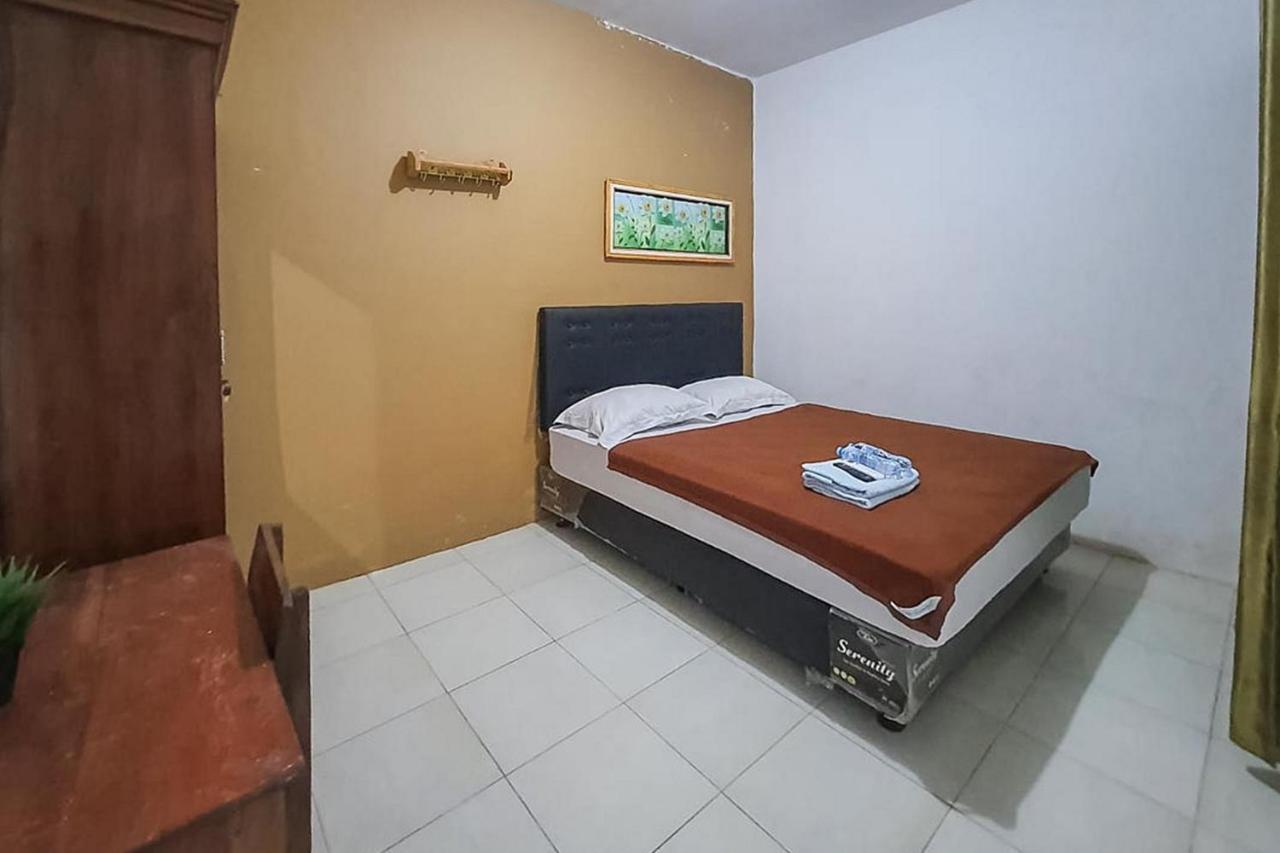 Syafa Homestay Syariah Mitra Reddoorz Tuban  Экстерьер фото