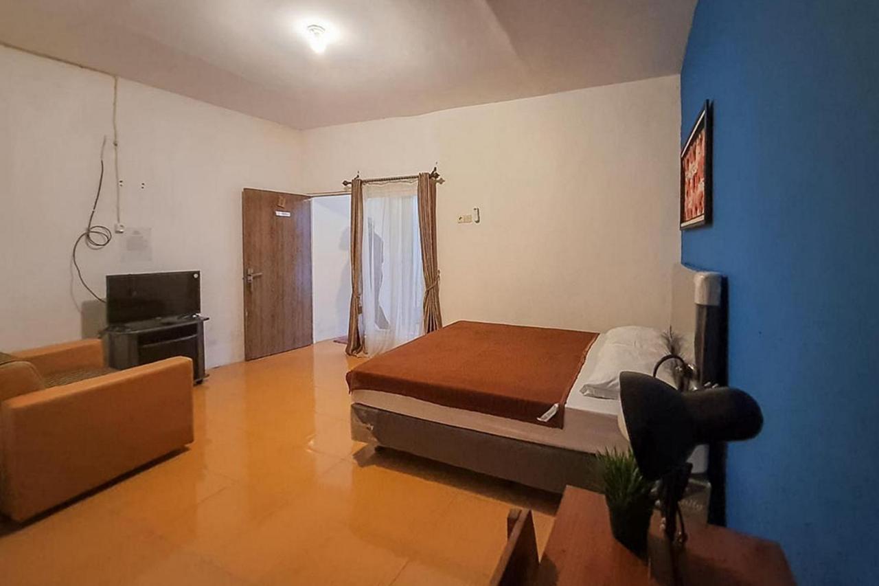 Syafa Homestay Syariah Mitra Reddoorz Tuban  Экстерьер фото