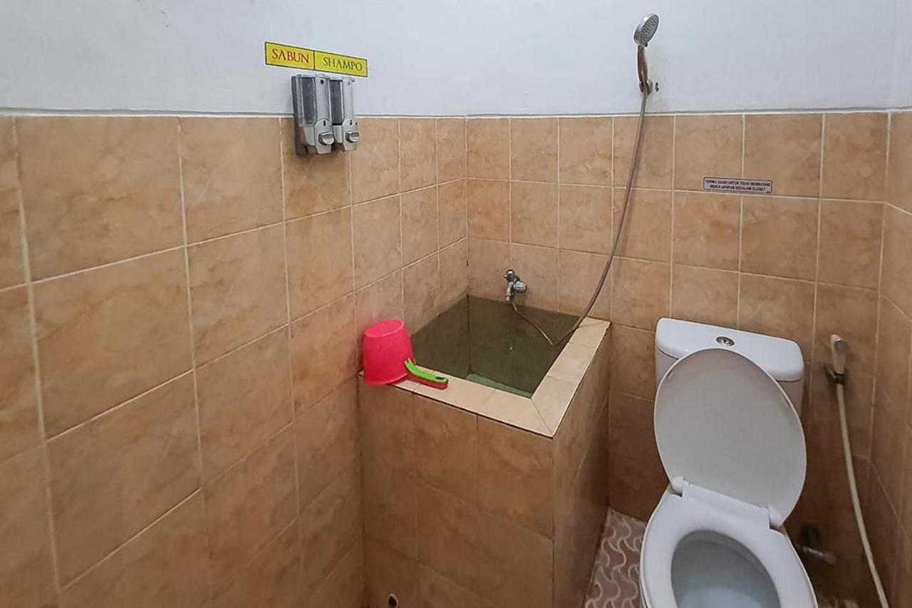 Syafa Homestay Syariah Mitra Reddoorz Tuban  Экстерьер фото