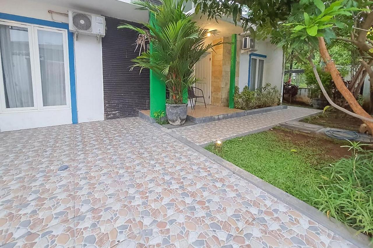 Syafa Homestay Syariah Mitra Reddoorz Tuban  Экстерьер фото