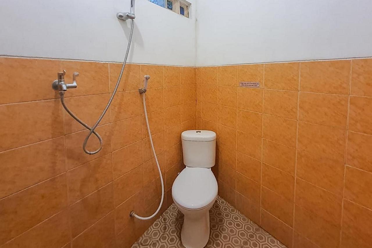 Syafa Homestay Syariah Mitra Reddoorz Tuban  Экстерьер фото