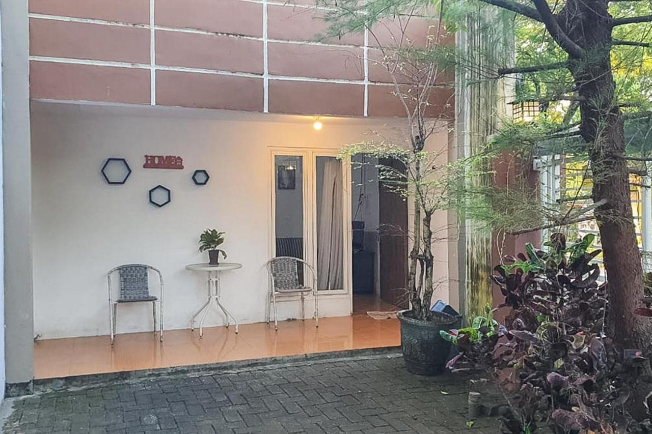 Syafa Homestay Syariah Mitra Reddoorz Tuban  Экстерьер фото